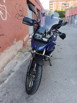 BMW F700 GS Azul con Top Case