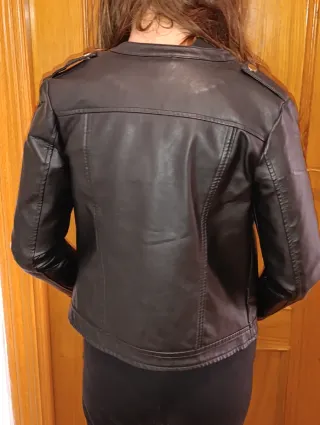 Chaqueta imitación cuero para niña