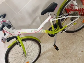 Bicicleta infantil Btwin blanca y verde