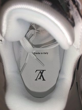 Louis Vuitton trainer blancas y negras nuevas