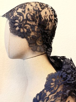 Mantilla goyesca francesa gris foncé