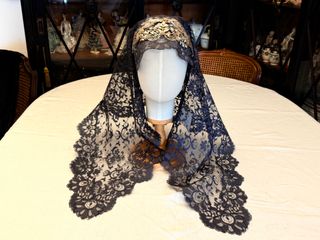 Mantilla goyesca francesa gris foncé