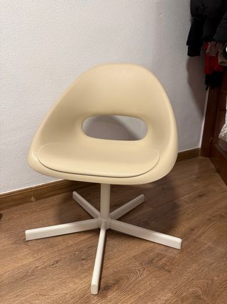 Silla Ikea (viene con todas las ruedas)
