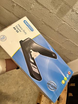 Grapadora Heavy Duty para hasta 210 hojas y grapas