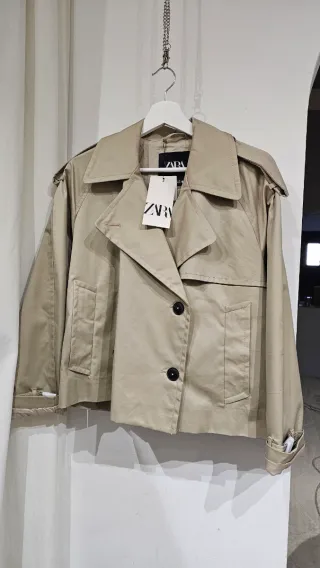 Chaqueta Zara Beige Corta