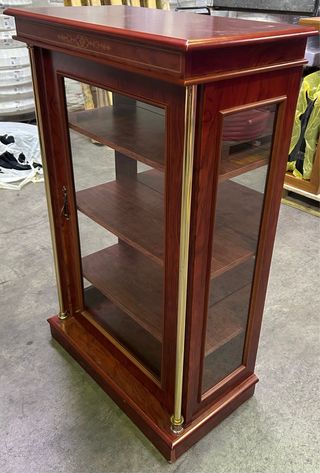 Mueble vitrina madera y cristal