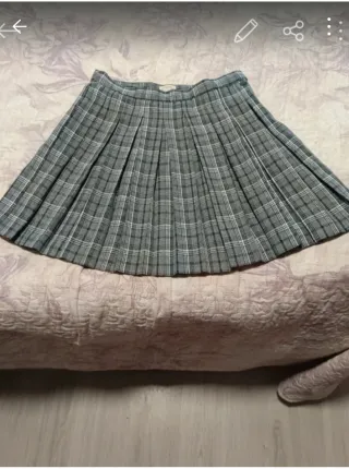 Falda de cuadros gris y blanco para niña