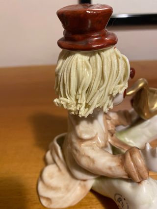 Statua Capodimonte Pagliaccio con Sassofono