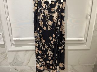 Falda Naf Naf floral talla 36