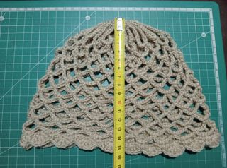 Gorro de crochet hecho a mano en red