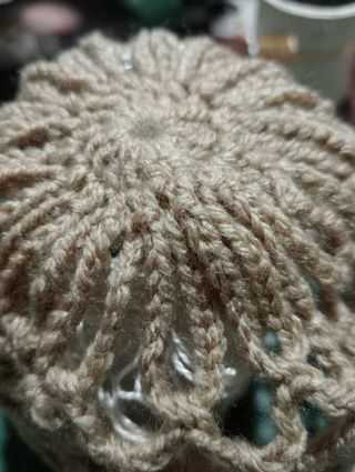 Gorro de crochet hecho a mano en red