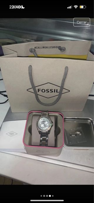 Reloj Fossil Plateado con Detalles Brillantes
