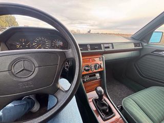 Mercedes 220e W124