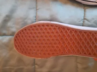 Zapatillas Vans grises y blancas