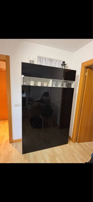 Mueble de salón blanco y negro