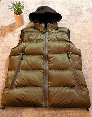 Gilet imbottito con cappuccio