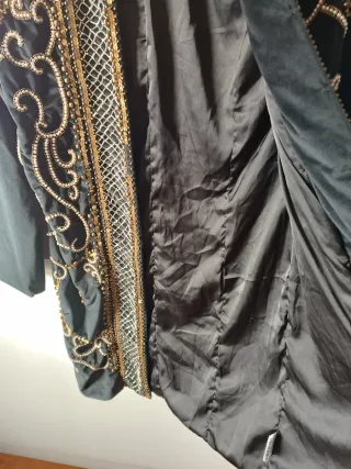 Chaqueta fiesta negra y dorada.