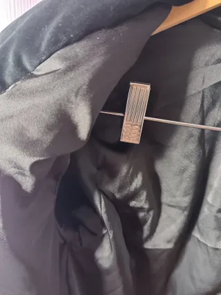 Chaqueta fiesta negra y dorada.