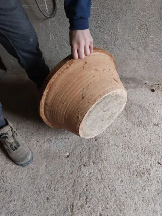 Tinaja antigua de barro