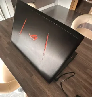 Portátil Gamer ASUS ROG Negro y Rojo