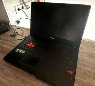 Portátil Gamer ASUS ROG Negro y Rojo