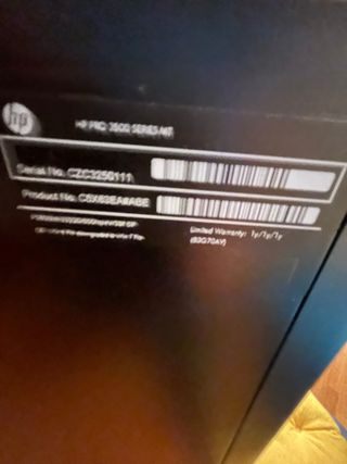 PC HP Negro con Monitor, Teclado y Ratón