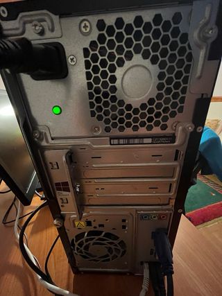 PC HP Negro con Monitor, Teclado y Ratón