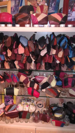 Preciosos monederos. Calidad 100% Cuero y Ante