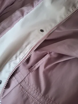 Parka rosa con capucha desmontable