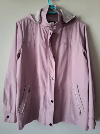 Parka rosa con capucha desmontable