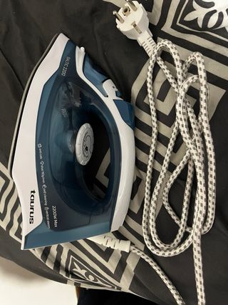 Plancha de ropa Taurus Baltic 2200W