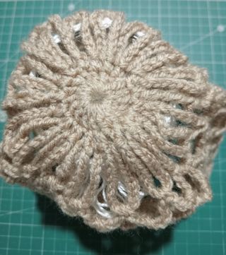 Gorro de crochet hecho a mano en red