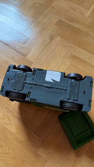 Camión de basura verde de juguete