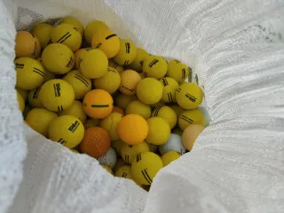 Saco 30 kgs aprox. con bolas de golf.