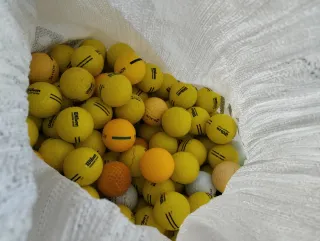 Saco 30 kgs aprox. con bolas de golf.