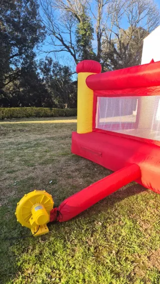 Castillo Hinchable con tobogán.