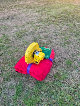 Castillo Hinchable con tobogán.