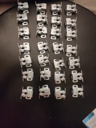 Cierres de golpete metálicos 24 ud.