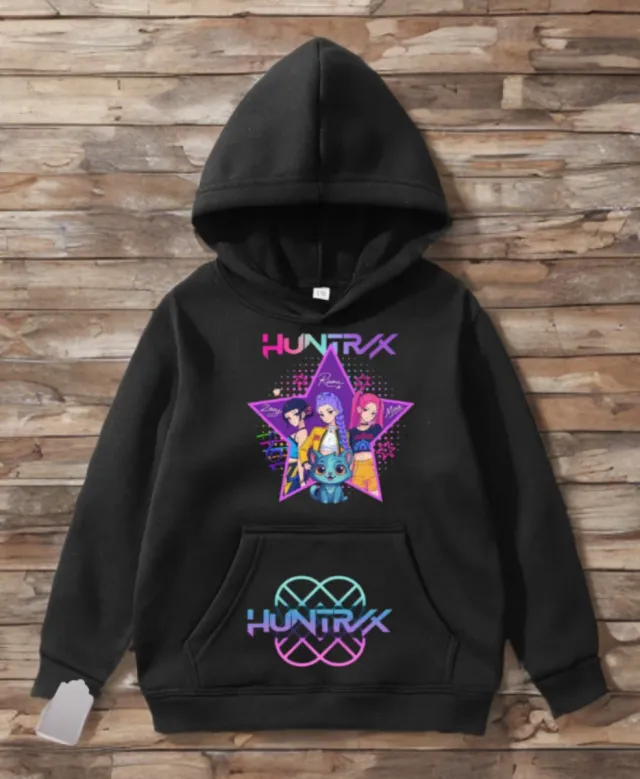 Sudadera Negra con Estrellas y Personajes