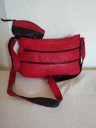 Bolsos de varios colores.