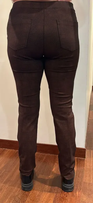 Pantalones de cuadros marrones