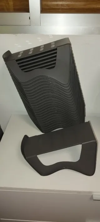 Soporte gris de plástico para zapatos