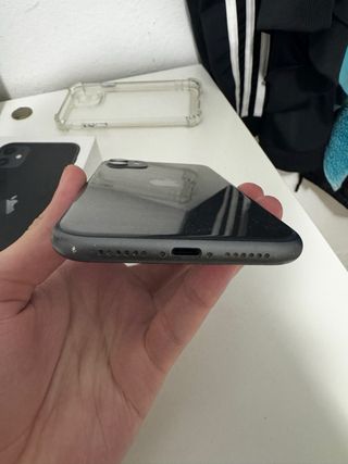 iPhone 11 Negro + Funda Transparente
