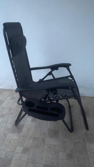 Tumbona plegable con portavasos y reposacabezas