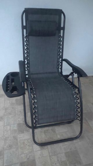 Tumbona plegable con portavasos y reposacabezas