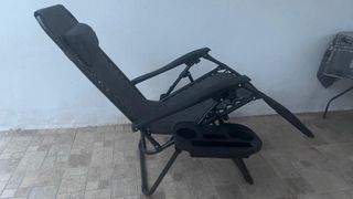 Tumbona plegable con portavasos y reposacabezas