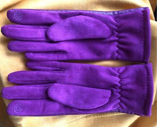Guantes morados mujer con pompón