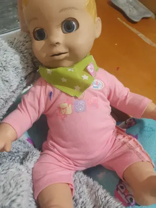 Muñeco robot que habla, ríe y llora