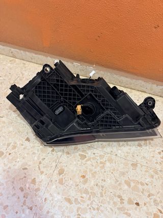 Faro Delantero Izquierdo Skoda Superb