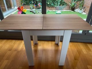 Mesa extensible y 4 sillas antelina